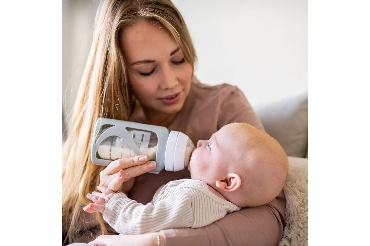 Tommee Tippee Breast Milk Teats Holder Pouch Starter Set w Sterilised Pouches