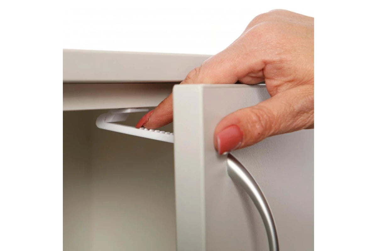 18x Dreambaby Self-Locking Cabinet/Drawer Baby/Children Safety Catches (White)