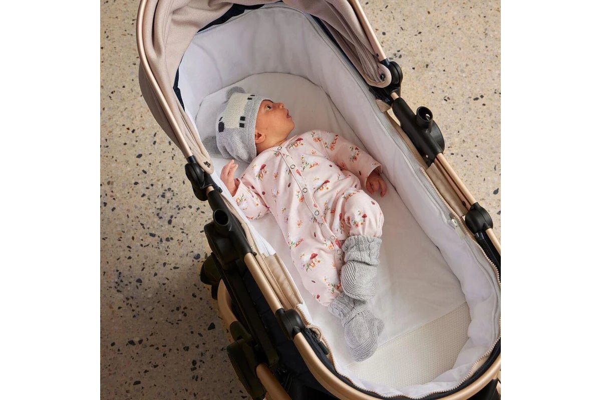 Jiggle & Giggle Baby Waddling Around Romper Comforter 100% Cotton (Pink)